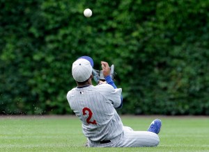 Kansas City Royals shortstop Alcides Escobar can't make the catch on a single by Chicago Cubs' David Ross during the 11th inning of a baseball game, Sunday, May 31, 2015, in Chicago. The Cubs won 2-1. (AP Photo/Nam Y. Huh)