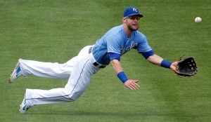 Kansas City Royals left fielder Alex Gordon makes a diving catch for the out against Minnesota Twins' Trevor Plouffe during the fourth inning of a baseball game Sunday, July 5, 2015, in Kansas City, Mo. (AP Photo/Charlie Riedel)